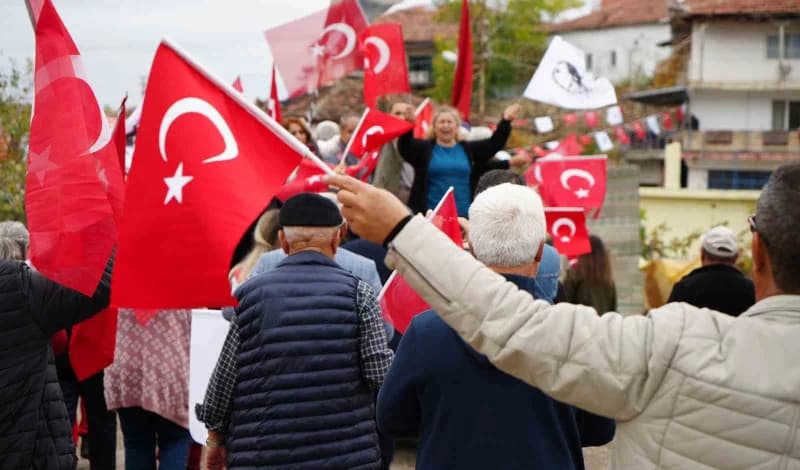 Kırıkkale'nin Sulakyurt ilçesine bağlı Sarıkızlı köyünde, Cumhuriyet'in 103. Yıl dönümü renkli görün