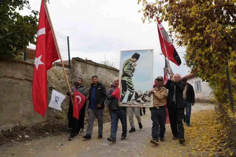 Kırıkkale'nin Sulakyurt ilçesine bağlı Sarıkızlı köyünde, Cumhuriyet'in 103. Yıl dönümü renkli görün