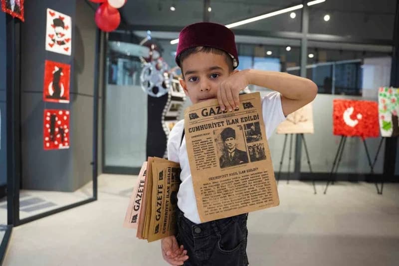 Tuzla Belediyesi, Cumhuriyet’in 103. Yıl dönümü dolayısıyla düzenlediği sergi, atölye, bisiklet turu