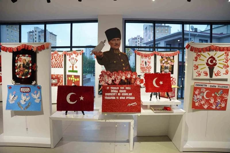 Tuzla Belediyesi, Cumhuriyet’in 103. Yıl dönümü dolayısıyla düzenlediği sergi, atölye, bisiklet turu