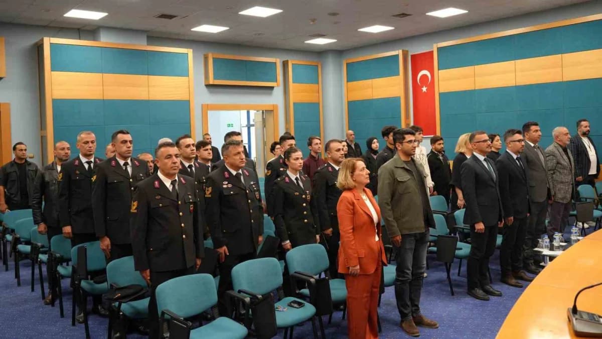 İnönü Üniversitesi'nde Cumhuriyet'in ilanının 103. Yıl dönümü dolayısıyla "Bir Devletin Yeniden Kuru