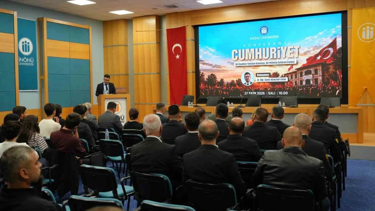 İnönü Üniversitesi’nde Cumhuriyet’in 103. yıl dönümü konferansından bir kare