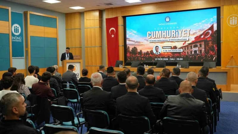 İnönü Üniversitesi’nde Cumhuriyet’in 103. yıl dönümü konferansından bir kare