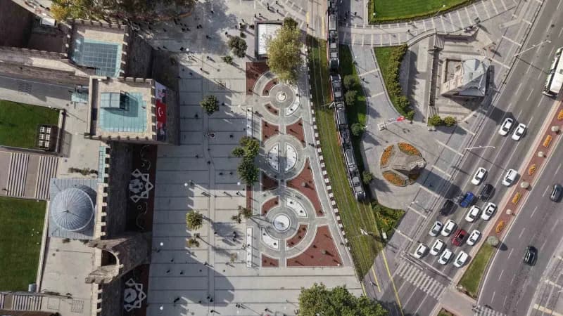Kayseri Büyükşehir Belediye Başkanı Dr. Memduh Büyükkılıç’ın öncülüğünde, kentin tarihi ve kültürel kimliğinin simgeleri