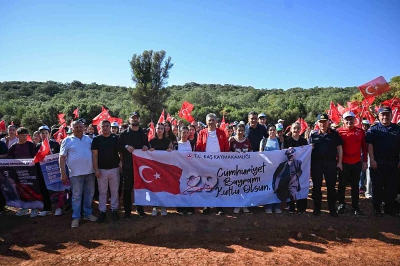 29 Ekim Cumhuriyet Bayramı'nın 103. Yıl dönümü dolayısıyla Antalya Valiliği koordinesinde Kaş Kaymak