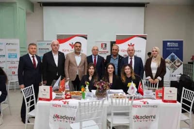 Darıca’da düzenlenen 6. İstihdam Fuarı’nda stant açan firmalar ve iş arayan vatandaşlar