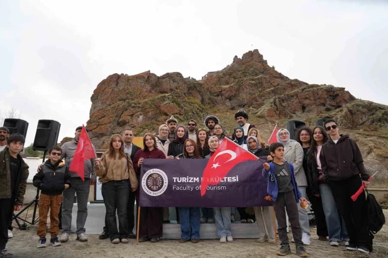Erzurum Büyükşehir Belediyesi ile Türkiye Dil ve Edebiyat Derneği Erzurum Şubesi’nin ortaklaşa terti