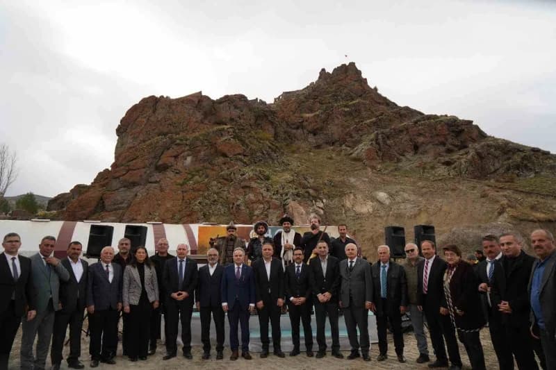 Erzurum Büyükşehir Belediyesi ile Türkiye Dil ve Edebiyat Derneği Erzurum Şubesi’nin ortaklaşa terti