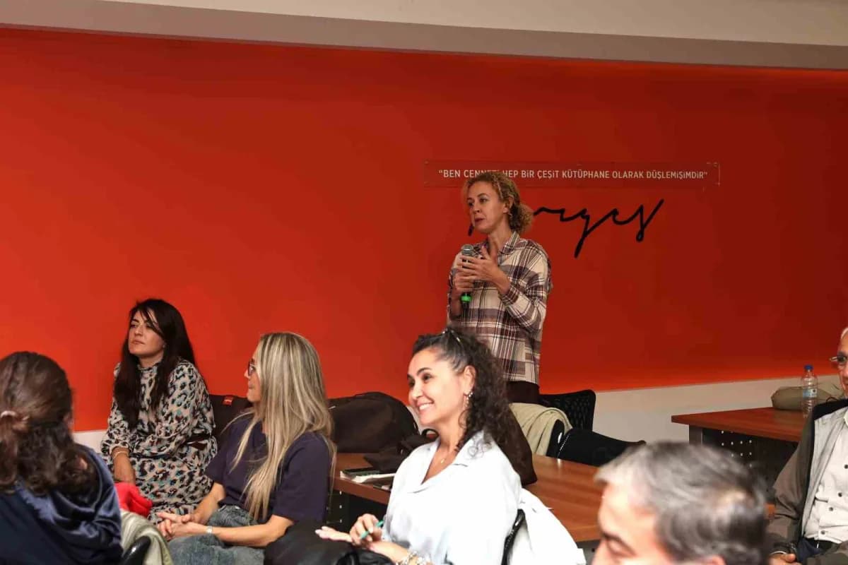 Nilüfer Belediyesi’nin düzenlediği Edebi Kazılar söyleşisinin konuğu Defne Suman oldu. Suman, kendi gençliğinden ilham a
