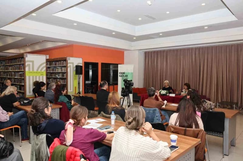 Nilüfer Belediyesi’nin düzenlediği Edebi Kazılar söyleşisinin konuğu Defne Suman oldu. Suman, kendi gençliğinden ilham a