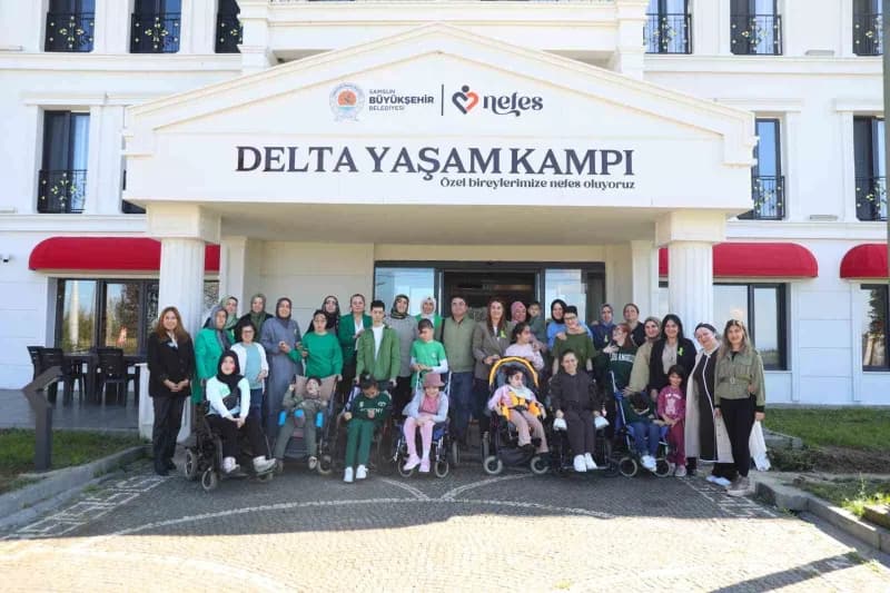 Samsun Bafra'daki Delta Yaşam Kampı'nda engelli bireyler ve aileleri doğa içinde etkinlik yapıyor