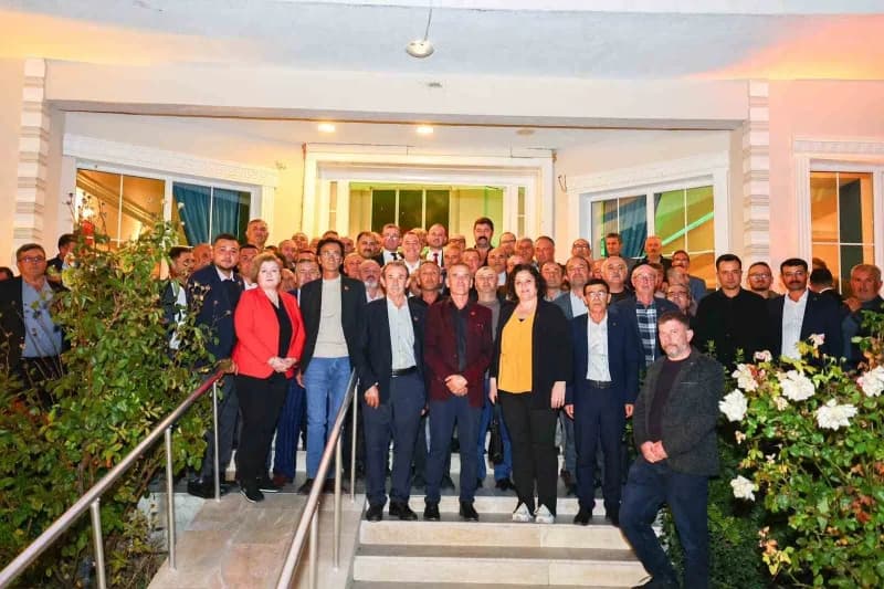 Manisa Büyükşehir Belediye Başkanı Besim Dutlulu, Demirci ilçesinde görev yapan muhtarlarla bir aray