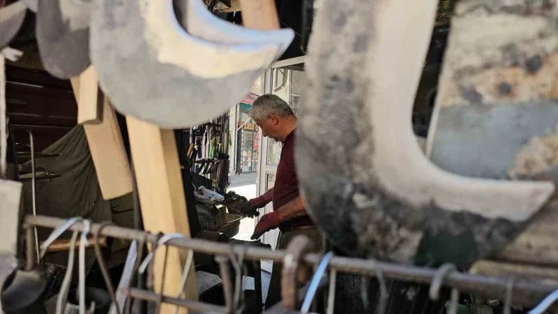 Zonguldak'ın Devrek ilçesinde yarım asırdır demircilik yapan Rıza Ulukoz, mesleği devredecek çırak yetişmediği için zana