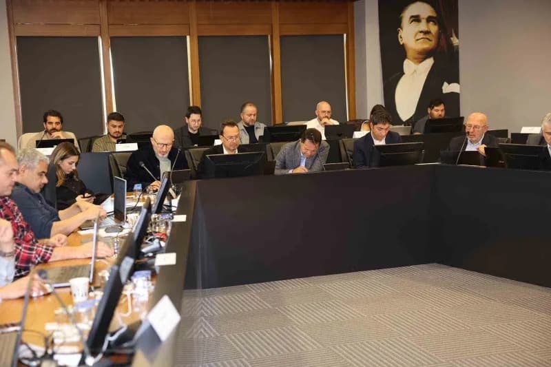 DENİB Akademi Master tarafından düzenlenen "İnsan+ Yapay Zeka İş Birliği" eğitimi, yoğun katılımla DENİB Hizmet Binasınd