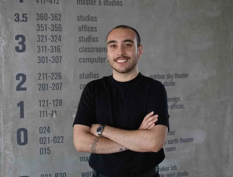 İzmir Ekonomi Üniversitesi Görsel İletişim Tasarımı Bölümü 2026 yılı mezunu Oğuz Ülgen Tunç