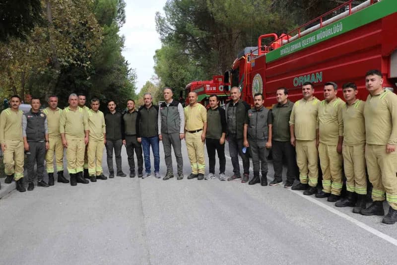 Denizli Orman Bölge Müdürü Ahmet Köle ve personel