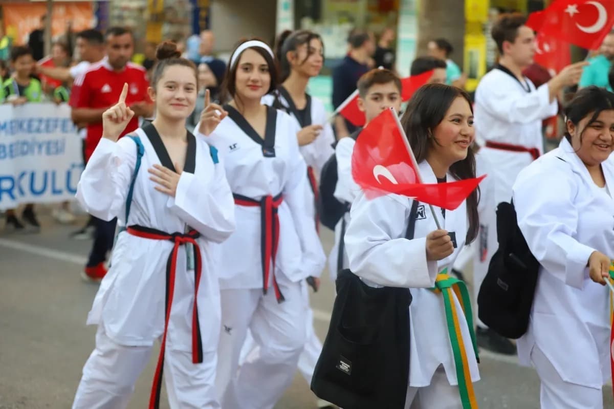Denizli'de Amatör Spor Haftası kapsamında kortej yürüyüşü ve spor etkinlikleri düzenleniyor