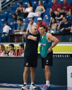 Y. Denizli Basket oyuncuları ve teknik ekibi maç öncesi hazırlık yapıyor