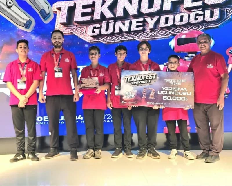 Nalan-mustafa Kaynak Bilim ve Sanat Merkezi Öğrencileri, TEKNOFEST 2026’da iki Türkiye birinciliği, bir Türkiye üçüncülü