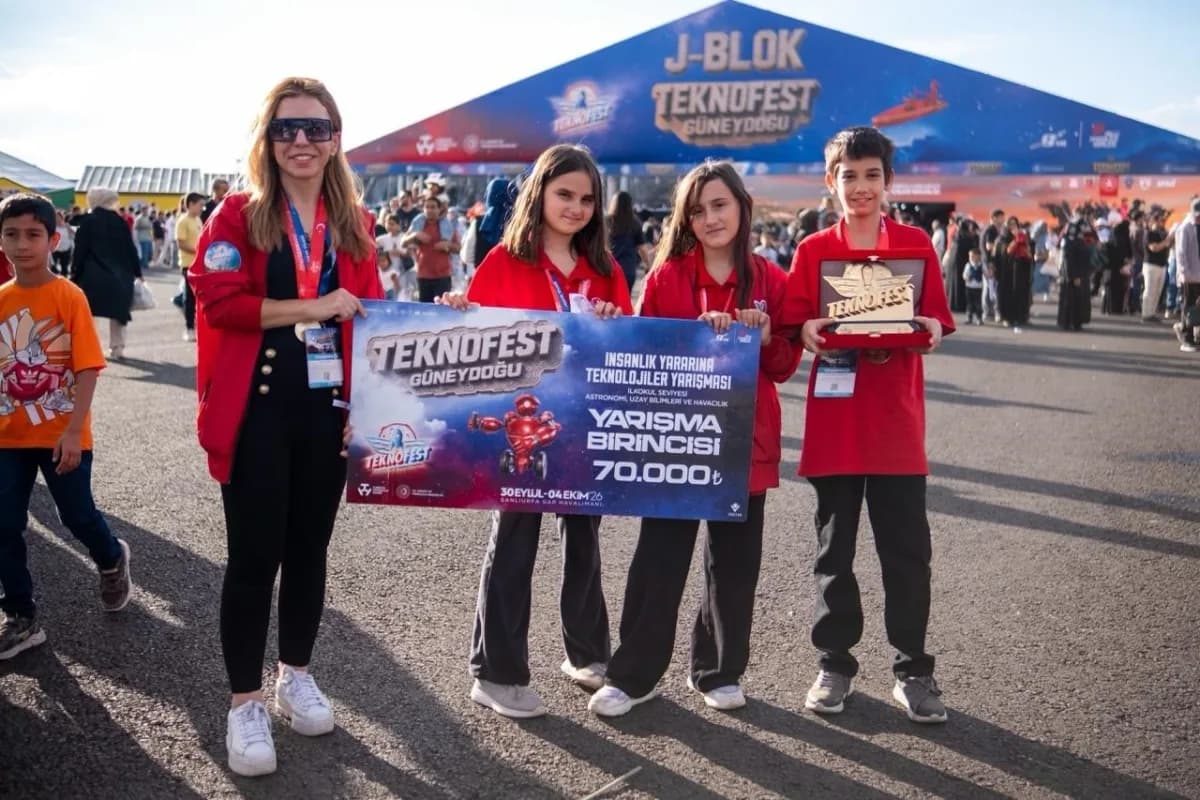 Denizli Nalan-Mustafa Kaynak Bilim ve Sanat Merkezi öğrencileri TEKNOFEST 2026 ödül töreninde