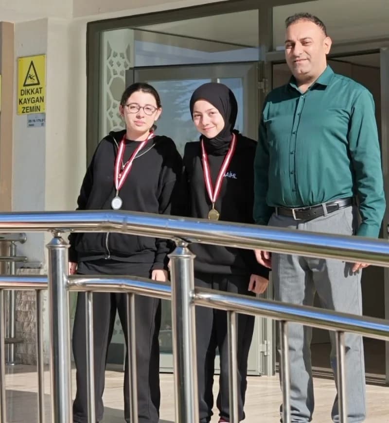 Denizli’de Servergazi Anadolu İmam Hatip Lisesi, 29 Ekim Cumhuriyet Bayramını sporun heyecanıyla kut