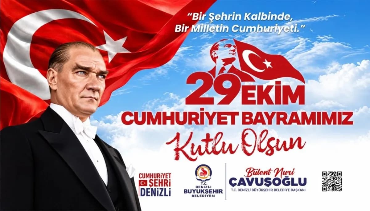 Denizli’de Cumhuriyet’in 103. yılı kutlamaları kapsamında düzenlenen fener alayı ve konser etkinliği