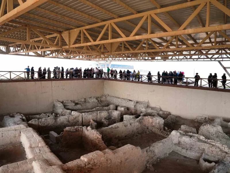 Denizli Büyükşehir Belediyesi, gazi eşleri ve yakınları için özel bir Çivril gezi programı düzenledi. Tarih ve doğanın b