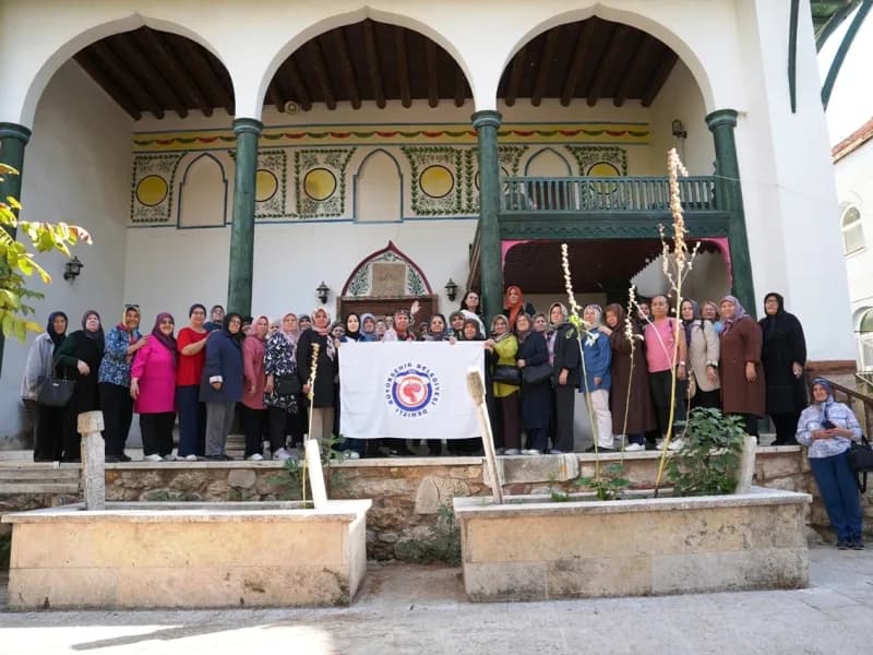 Denizli Büyükşehir Belediyesi, gazi eşleri ve yakınları için özel bir Çivril gezi programı düzenledi. Tarih ve doğanın b