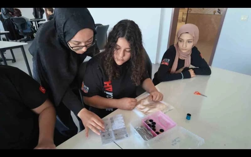 Denizli'de Hatipzade Veli Başer Anadolu İmam Hatip Lisesi öğrencileri, unutulmaya yüz tutan geleneks