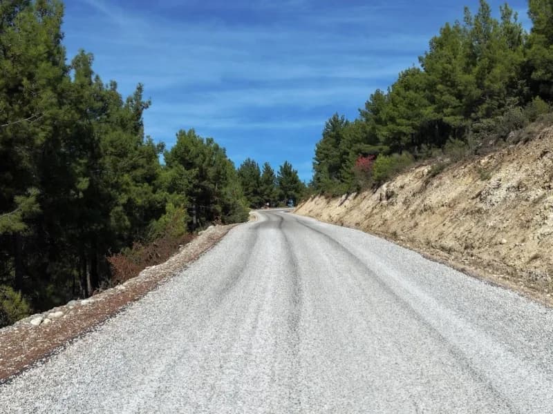 Denizli Büyükşehir Belediyesi, kırsal ve merkez ayrımı gözetmeksizin sürdürdüğü ulaşım yatırımlarına devam ediyor. Kale