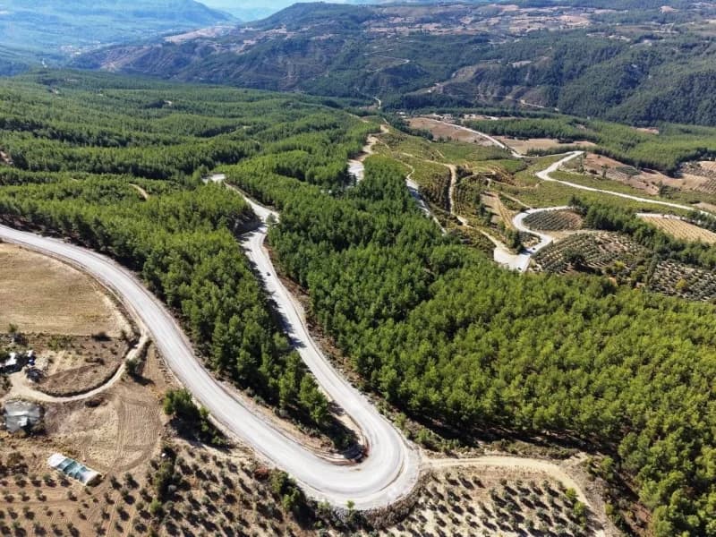 Denizli Büyükşehir Belediyesi, kırsal ve merkez ayrımı gözetmeksizin sürdürdüğü ulaşım yatırımlarına devam ediyor. Kale