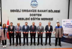 Denizli OSB ve İŞKUR iş birliğiyle düzenlenen toplu iş görüşmesi etkinliğinde firma stantları ve katılımcılar