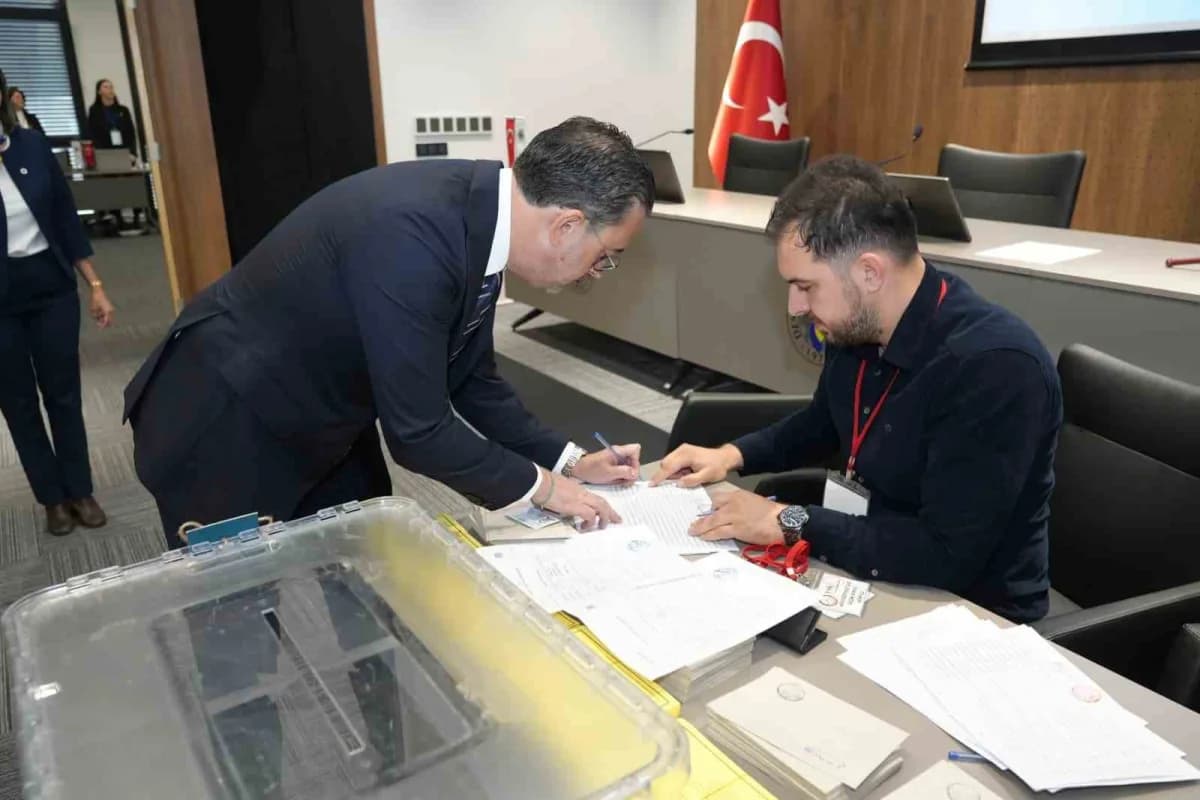 Denizli Sanayi Odası binasında seçim heyecanı ve oy verme işlemi