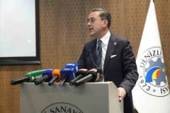 Denizli Sanayi Odası Müjdat Keçeci Meclis Salonu’nda 2026-2030 dönemi seçimleri sırasında üyeler oy kullanıyor