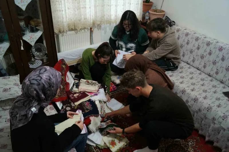 Denizli’de Hatipzade Veli Başer Anadolu İmam Hatip Lisesi öğrencileri, "Sandıktaki Hafıza" projesiyl