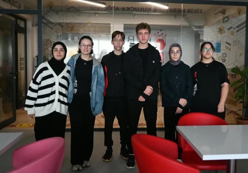 Denizli’de Hatipzade Veli Başer Anadolu İmam Hatip Lisesi öğrencileri, "Sandıktaki Hafıza" projesiyl