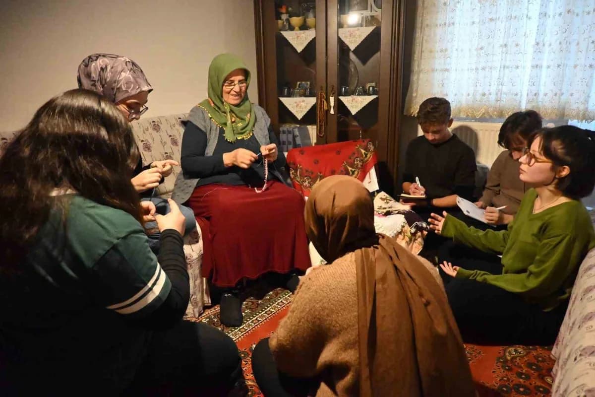 Denizli’de Hatipzade Veli Başer Anadolu İmam Hatip Lisesi öğrencileri, "Sandıktaki Hafıza" projesiyl