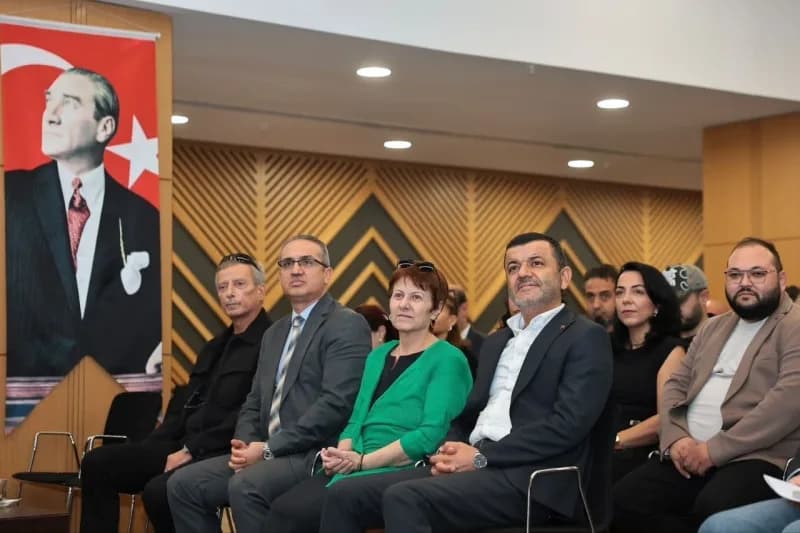 Denizli Büyükşehir Belediyesi Şehir Tiyatrosu, 2026-2027 Yeni Sanat sezonuna "Geç Kalanlar" oyunuyla görkemli Bir başlan