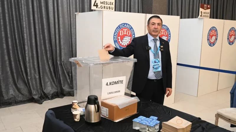 Denizli Ticaret Odası seçimlerinde oy kullanan üyeler ve sandıklar