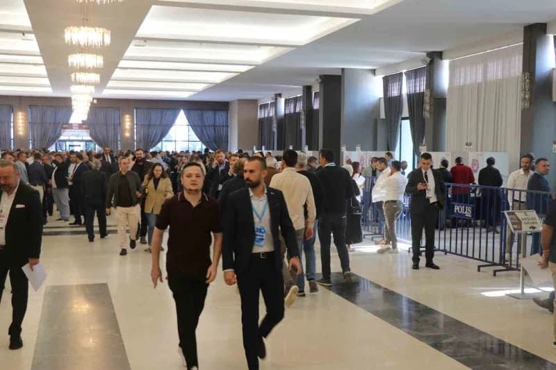 Denizli Ticaret Odası’nda (DTO) merakla beklenen 2026 yılı seçimleri yoğun bir katılımla başladı. Mevcut DTO Yönetim Kur