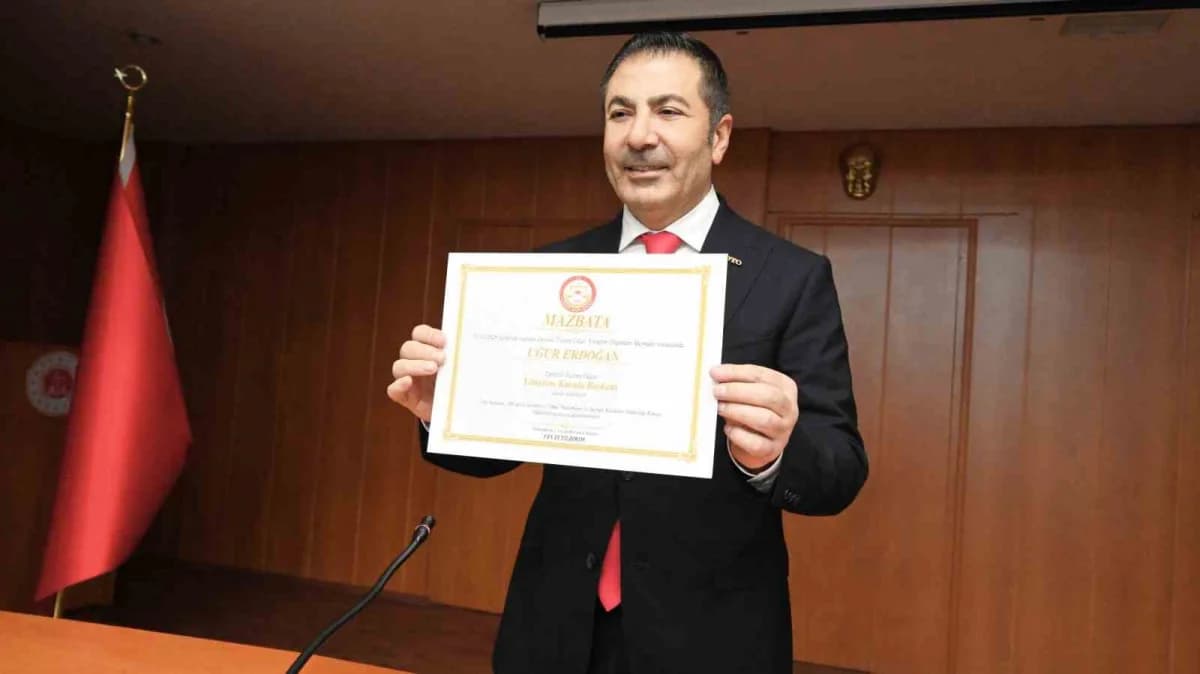 Denizli Ticaret Odası yeni dönem toplantısında Yönetim Kurulu Başkanı Uğur Erdoğan ve komisyon üyeleri