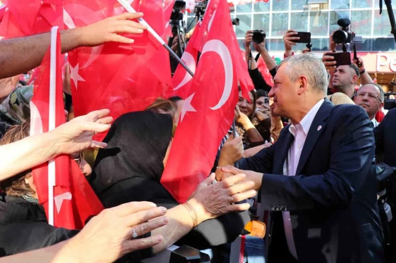 Yeni Parti Genel Başkanı Özgür Özel