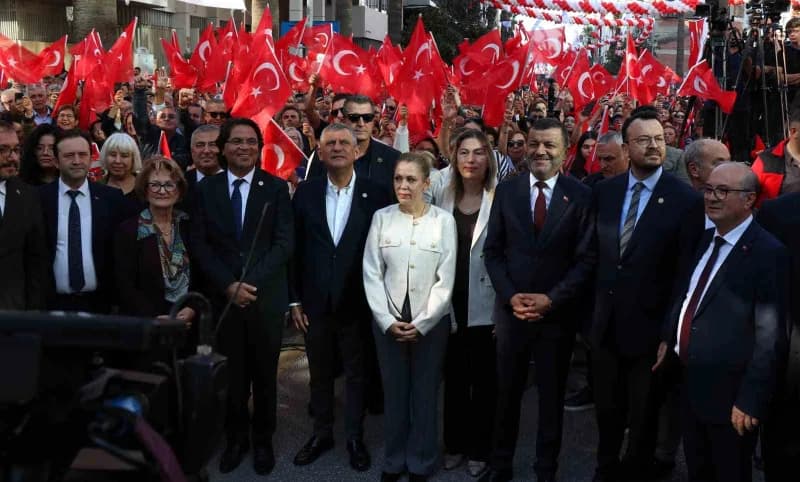 Denizli Büyükşehir Belediyesi’nin Toplu Açılış ve Temel Atma Töreni’ne katılan Yeni Parti Genel Başk