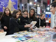 Denizli TÜYAP Kitap Fuarı’nda yazarların imza ve söyleşi etkinliklerinden bir kare