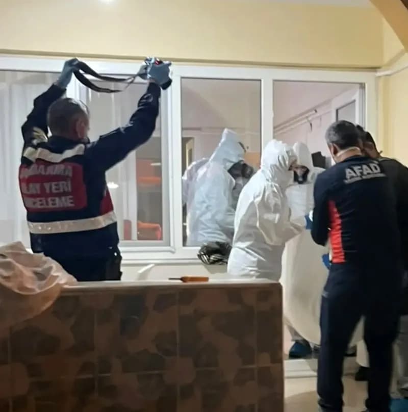 Denizli'nin Pamukkale ilçesinde bir pansiyonda konaklayan yaşlı çift, iki gün boyunca odadan çıkmayınca yapılan kontroll