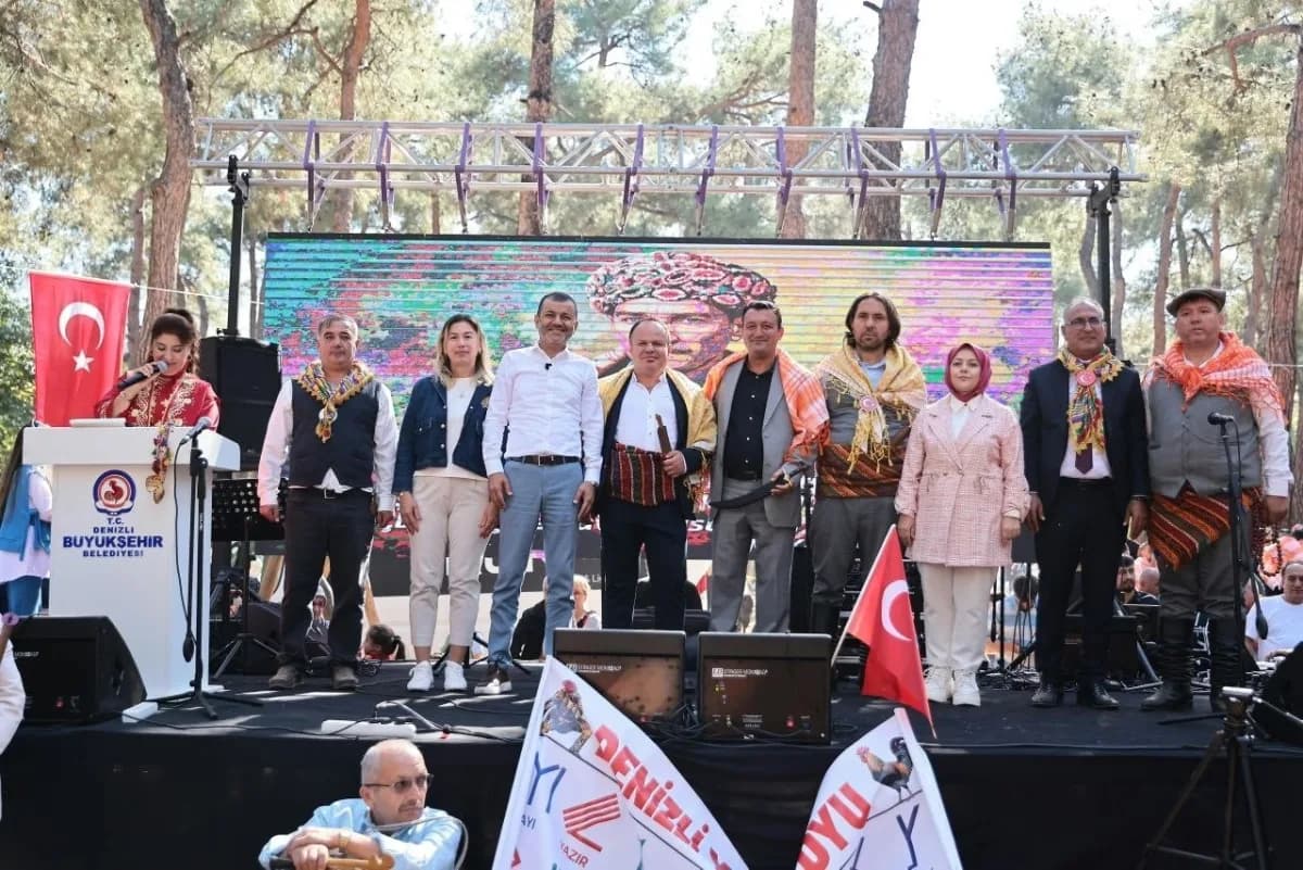 Denizli Büyükşehir Belediyesi’nin ev sahipliğinde Çamlık Kent Ormanı’nda düzenlenen Denizli Yörük Toyu, binlerce vatanda