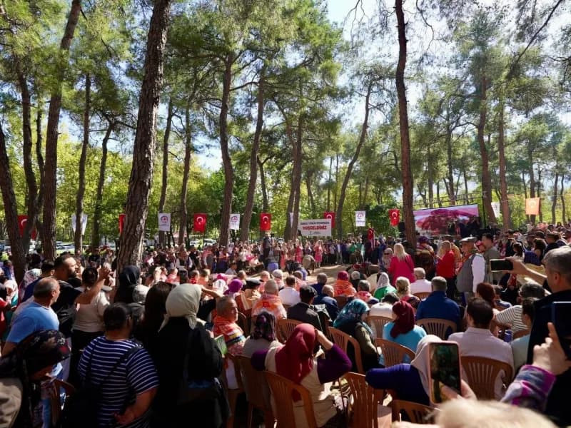 Denizli Büyükşehir Belediyesi’nin ev sahipliğinde Çamlık Kent Ormanı’nda düzenlenen Denizli Yörük Toyu, binlerce vatanda