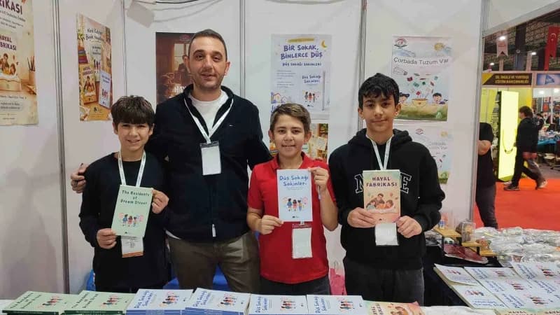 Denizli Lütfi Ege Ortaokulu 7/e sınıfındaki 31 öğrencinin üç aylık çalışmayla hazırladığı kitaplar,