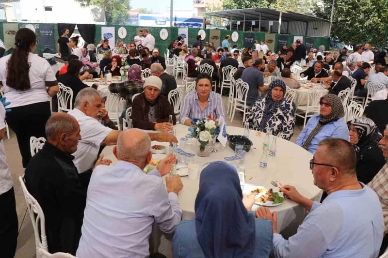 Denizlili iş adamı Alptuğ Önal, yakaladığı dev orkinosları 7. Geleneksel Orkinos İkramı etkinliğinde davetlilerine sundu