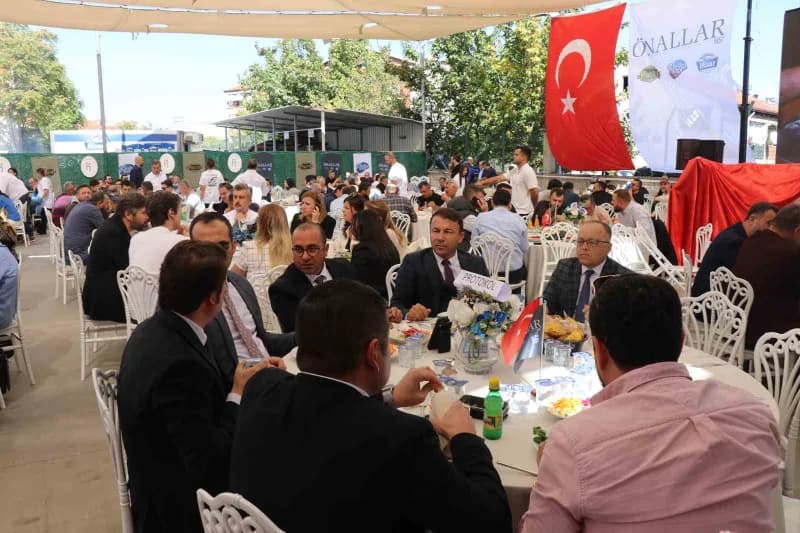 Denizlili iş adamı Alptuğ Önal, yakaladığı dev orkinosları 7. Geleneksel Orkinos İkramı etkinliğinde davetlilerine sundu